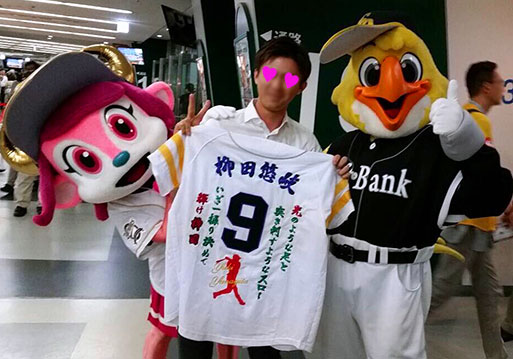 福岡ソフトバンクホークスお客様とマスコット